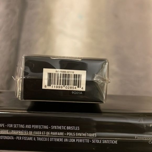 KVD Beauty Lock-It Setting Powder Brush - Picture 4 of 4